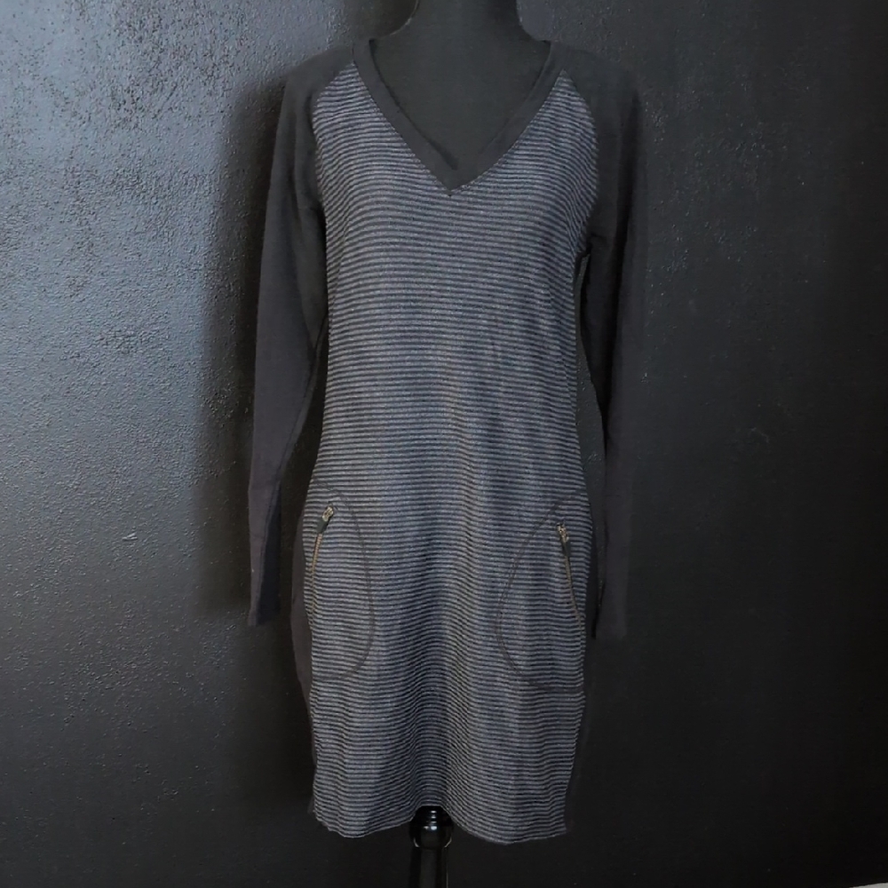 Athleta Navy Long Sleeve Knit Dress